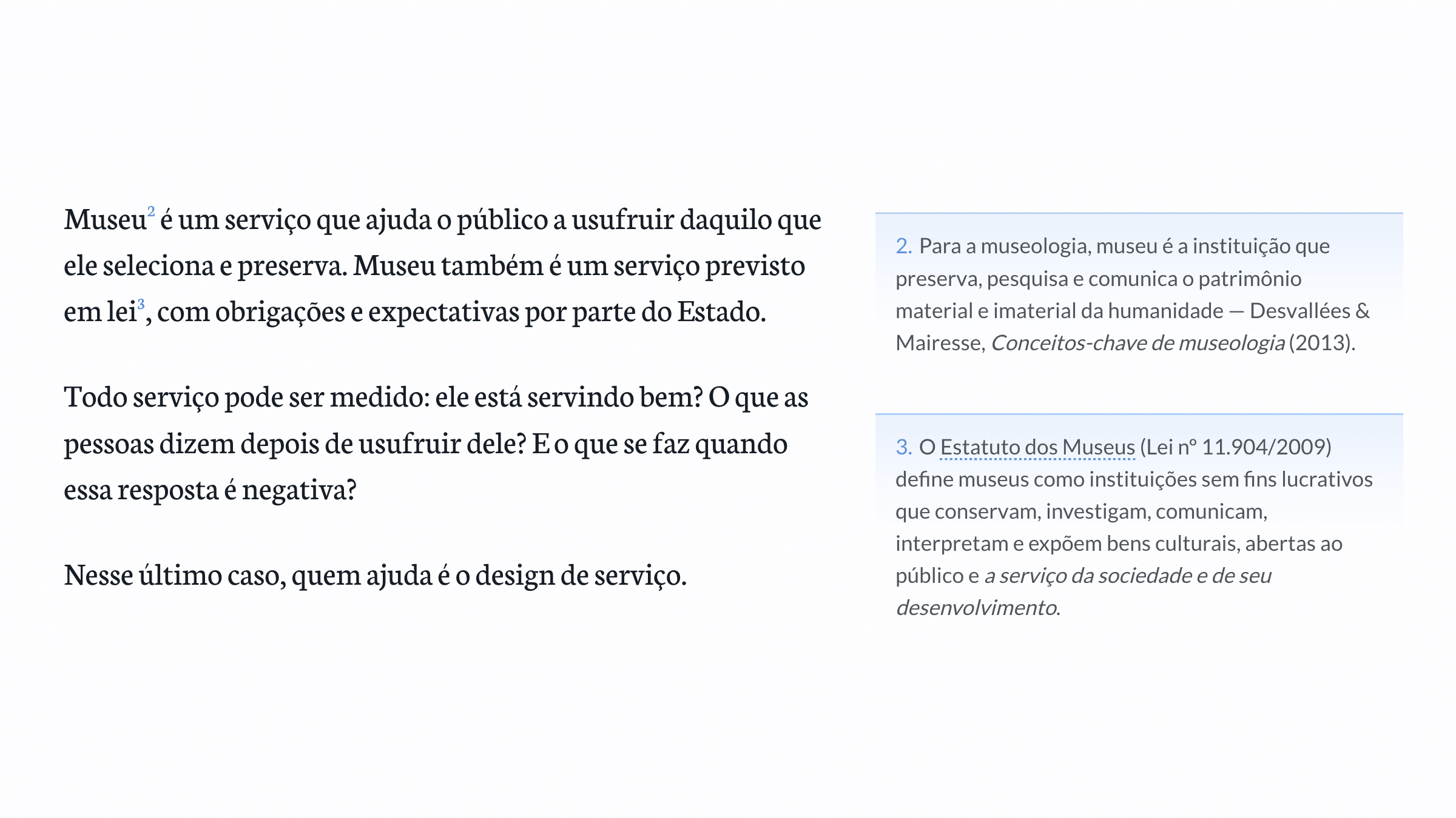 The site on a wide screen: a column of Portuguese body text on the left, and two numbered sidenotes in the right margin defining museum for museology and citing the Estatuto dos Museus.
